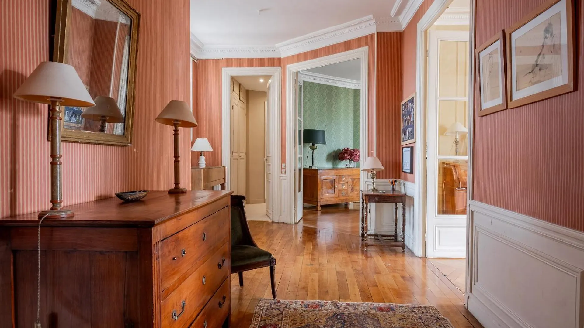 Veeve - Mellow Grace Paris Apartment